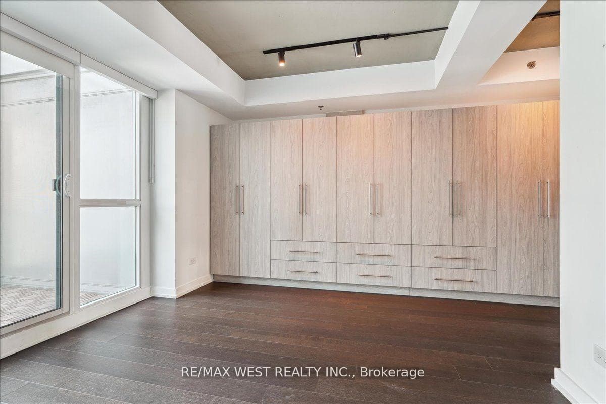 220 George Street Unit 903 photo 6