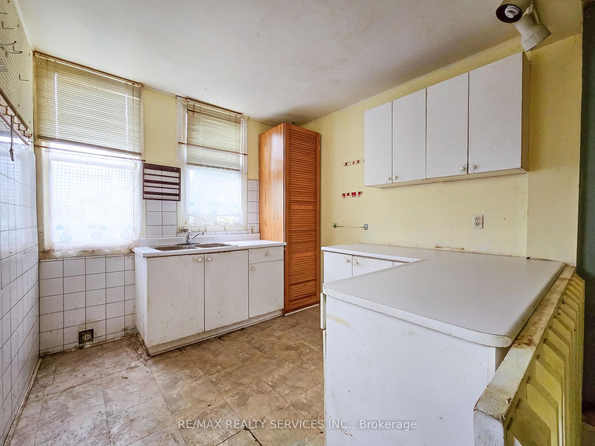 70 Drayton Avenue photo 7