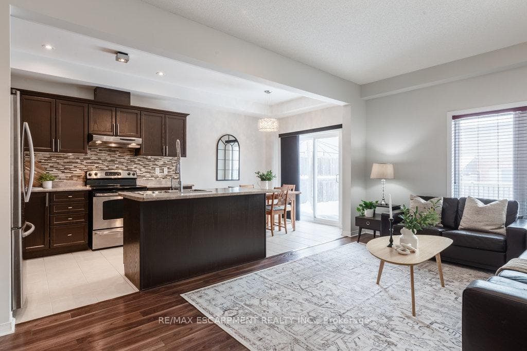 41 BANKFIELD Crescent photo 9