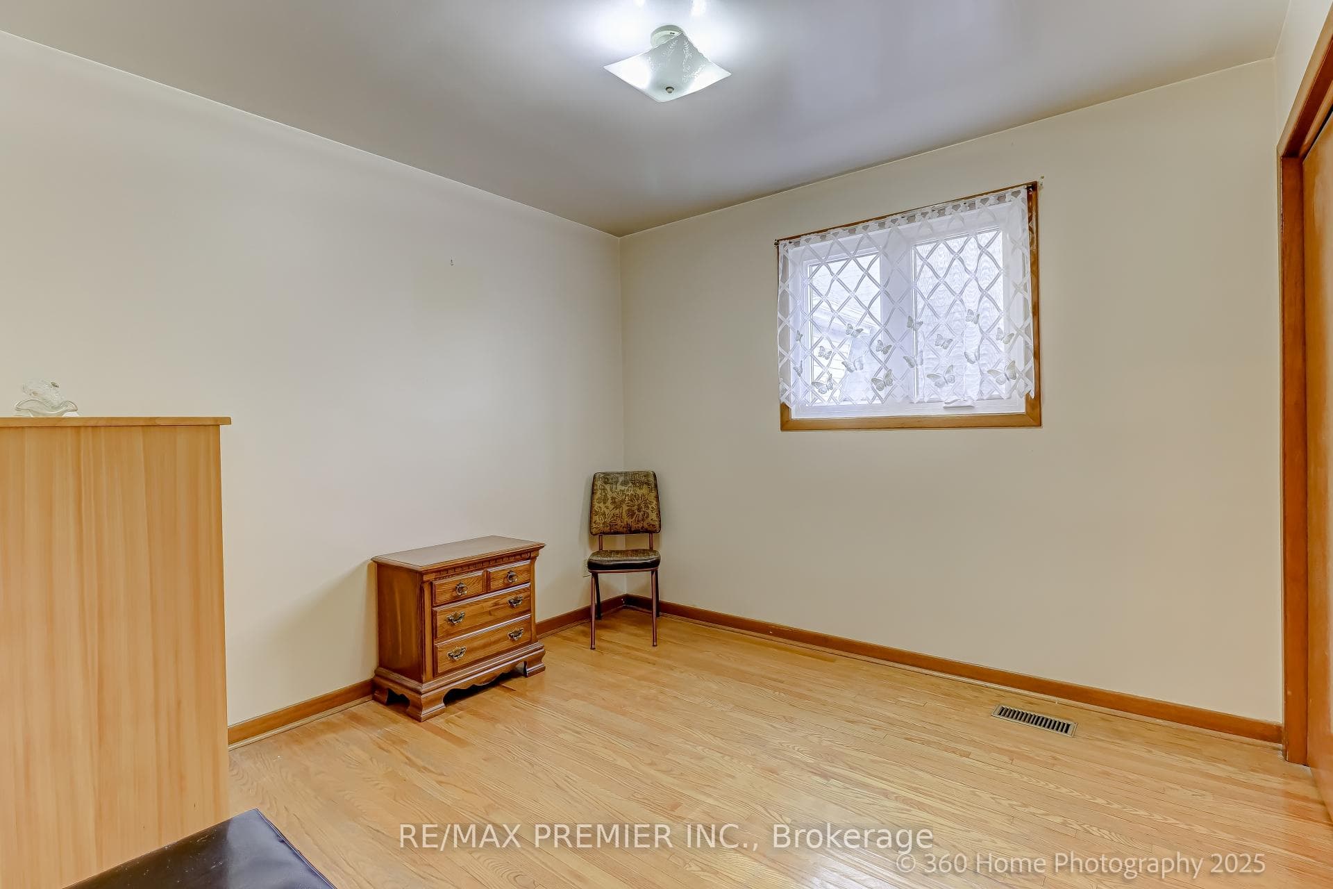 397 Blackthorn Avenue photo 16