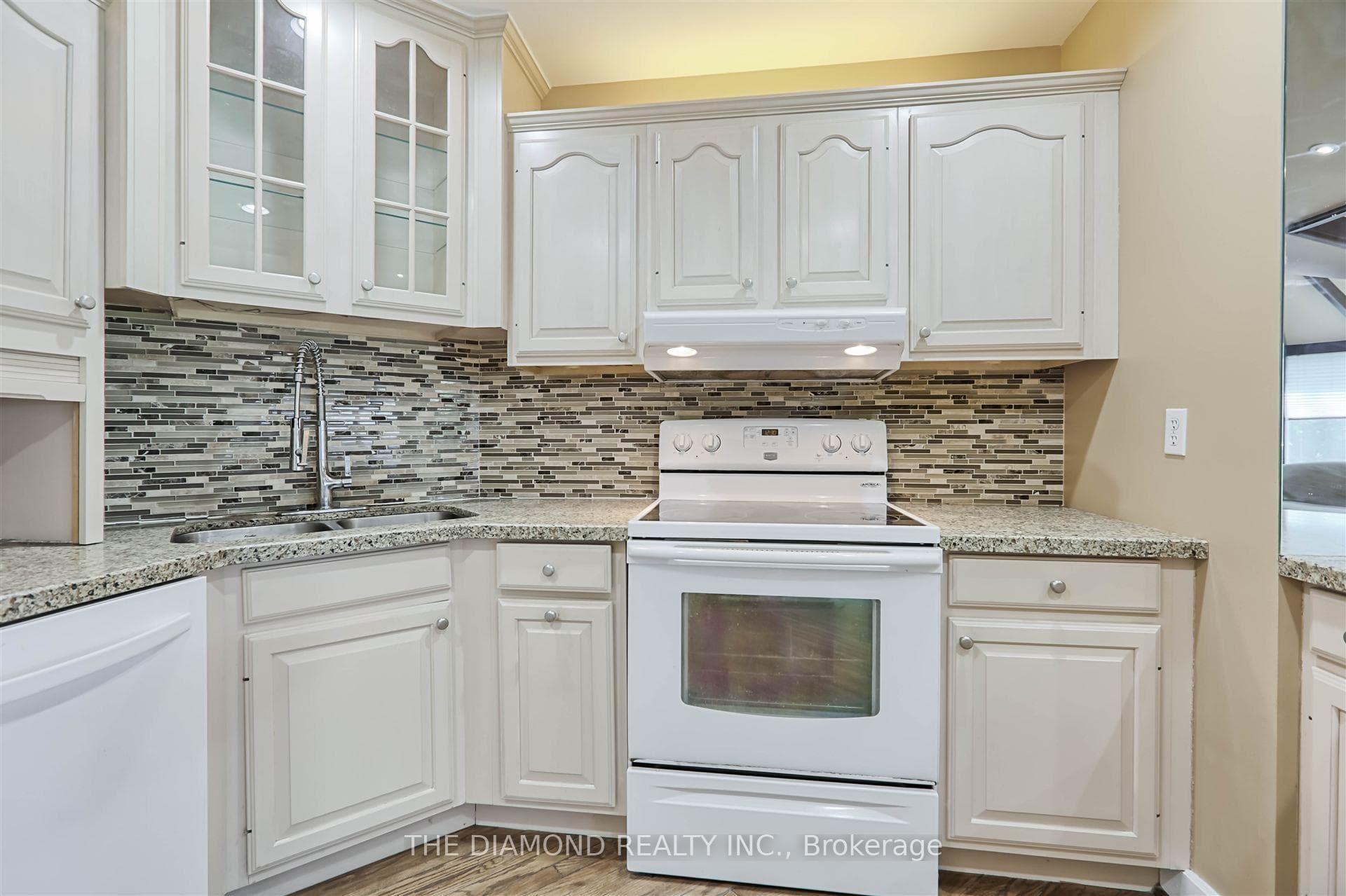 3927 Bloor Street photo 6
