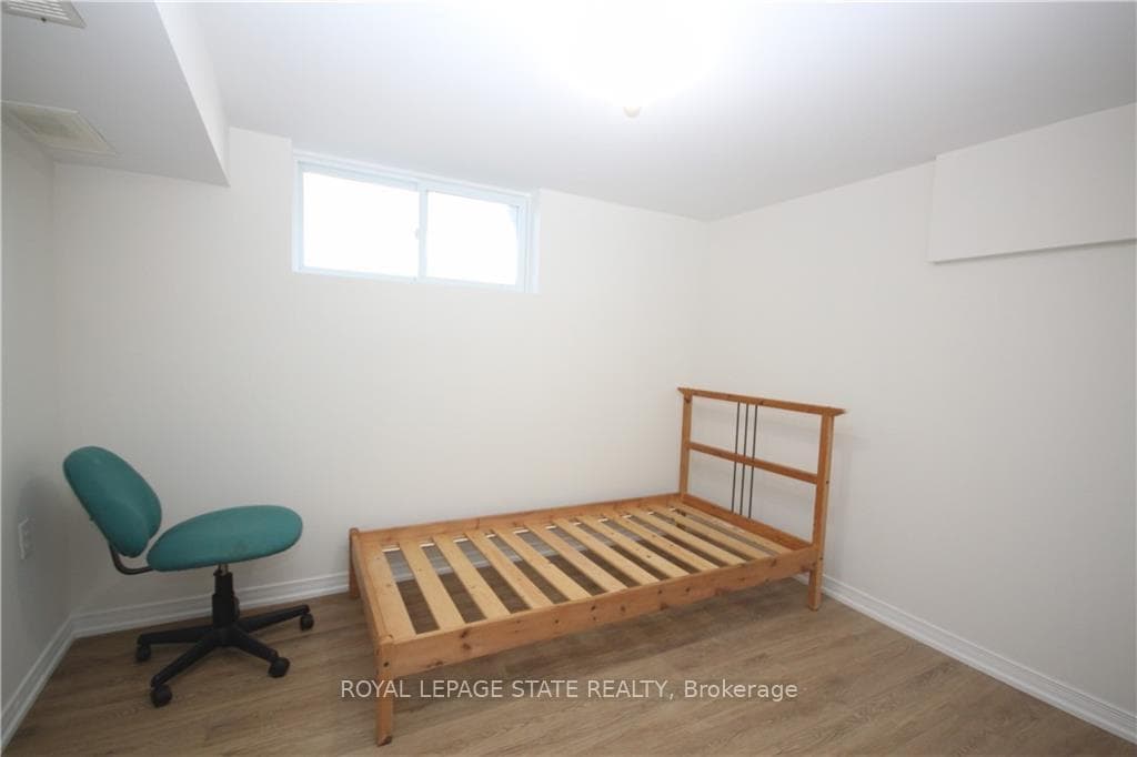 122 Bond Street photo 17