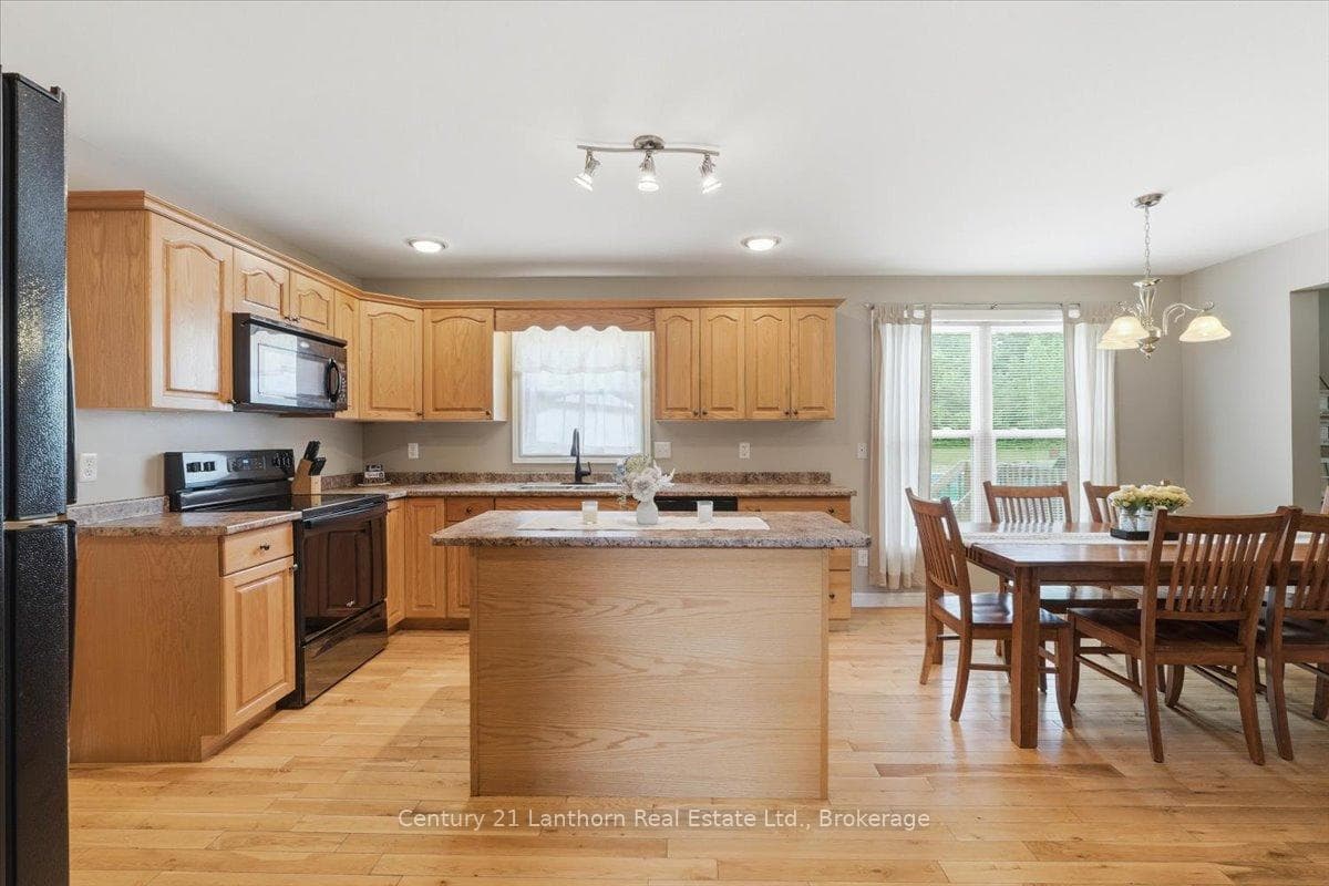 170 Centre Road photo 12