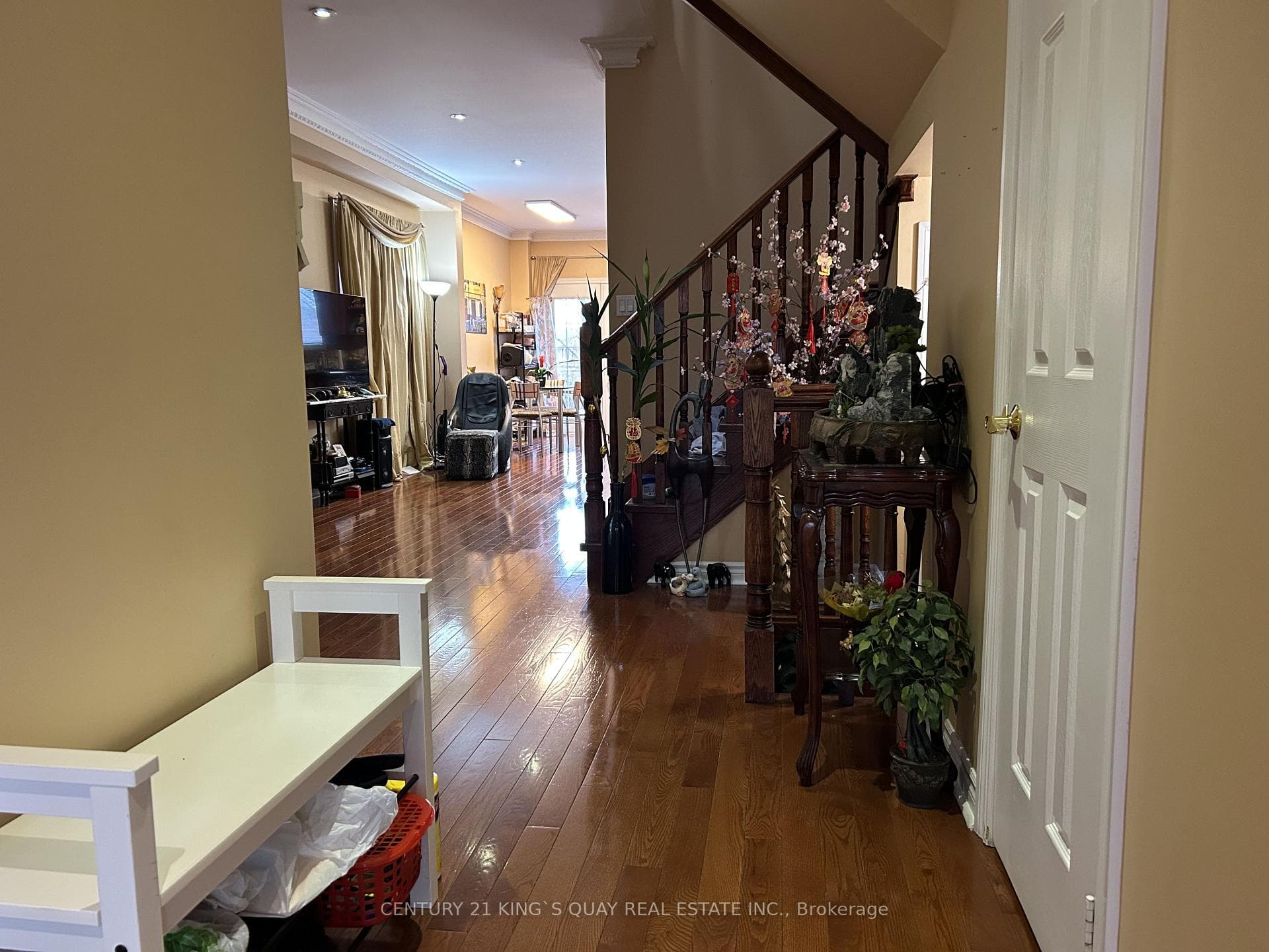 558 Lumberton Crescent photo 2