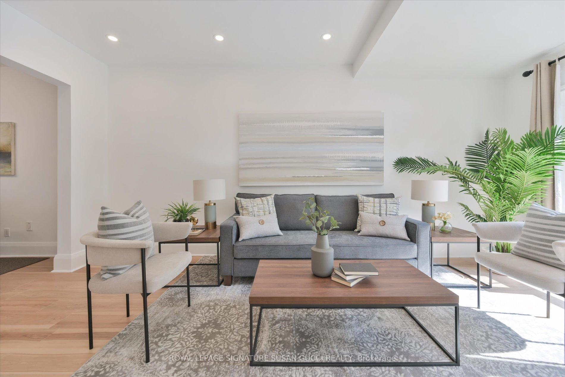 Large LR ideal for family time/entertaining