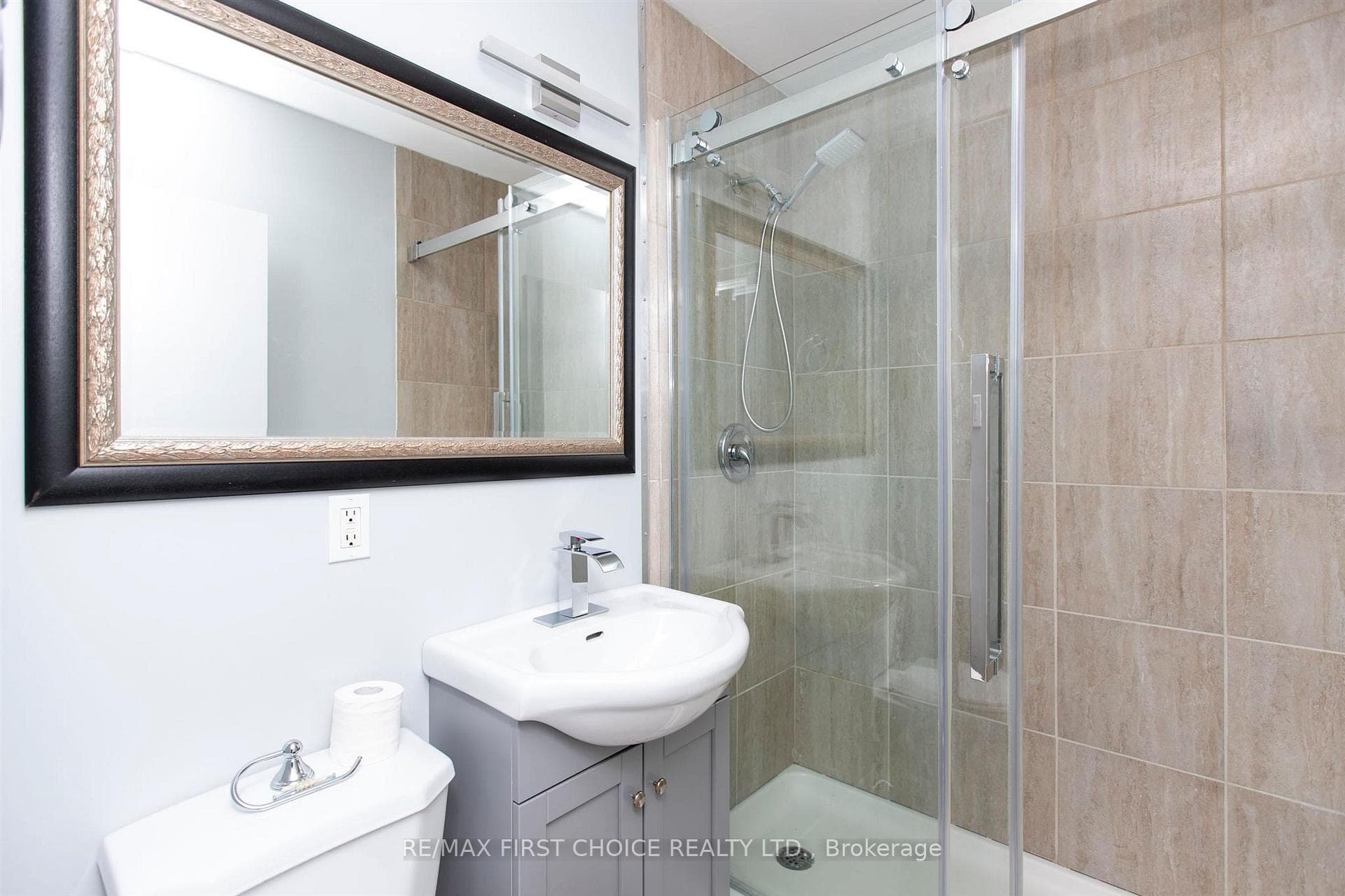 717 Grey Crescent photo 13