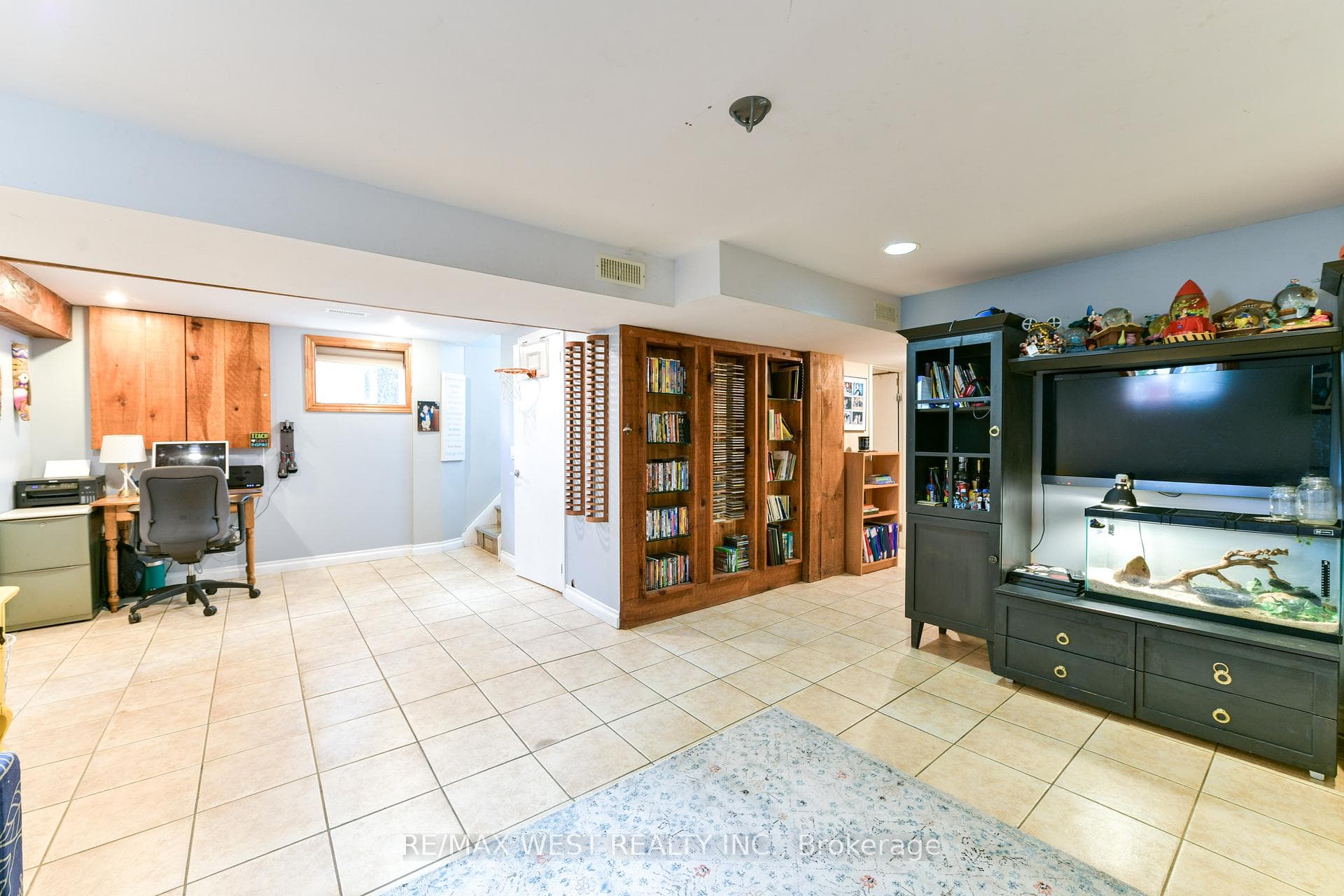 538 Queens Drive photo 25