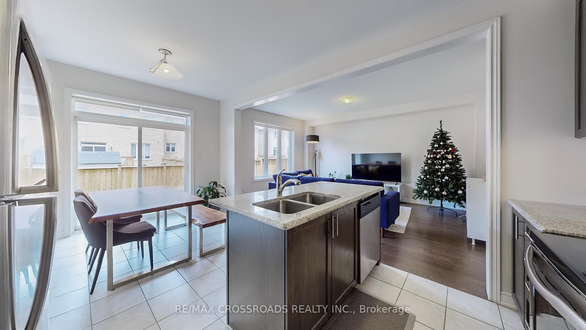 8 Luzon Avenue photo 10