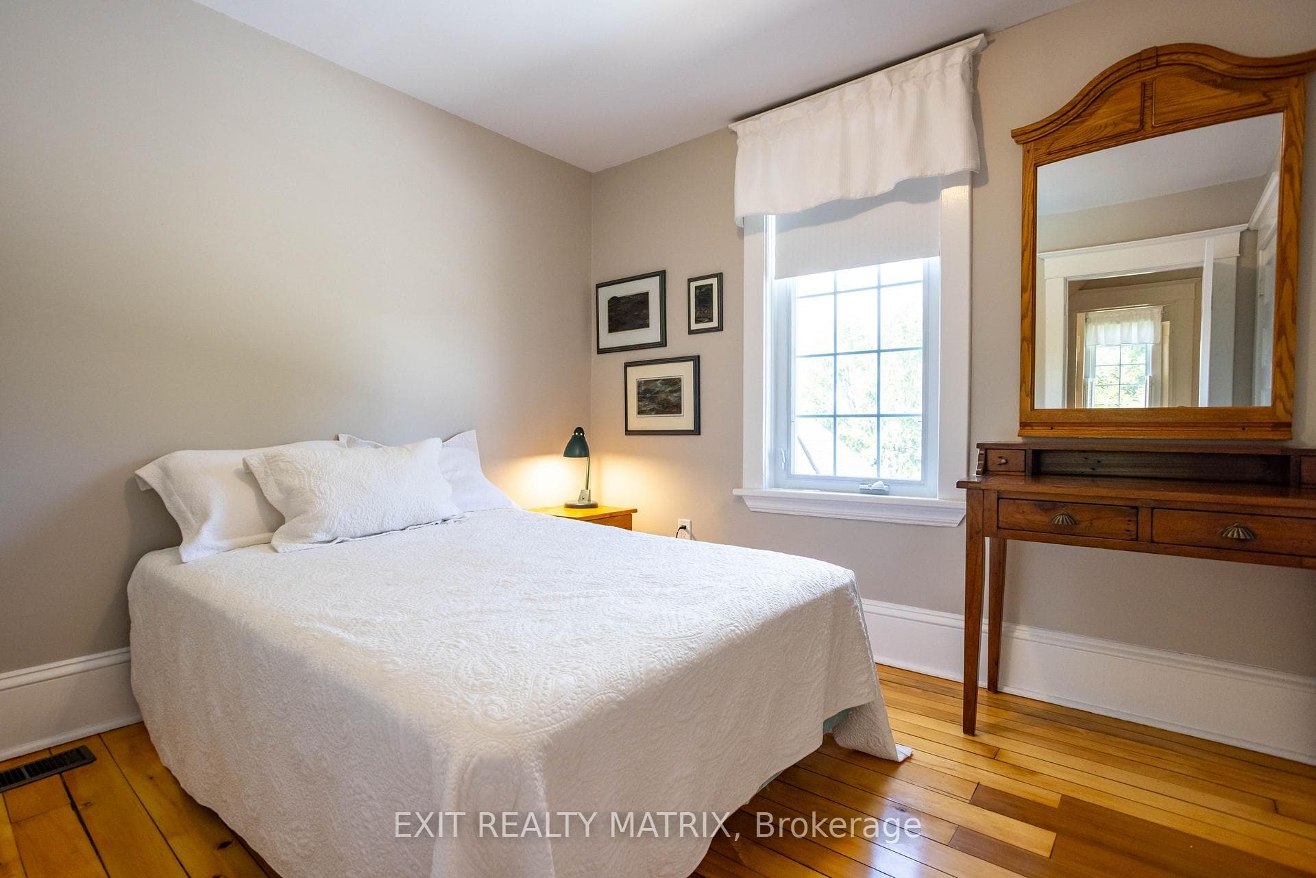 2392 8th Line Road photo 32