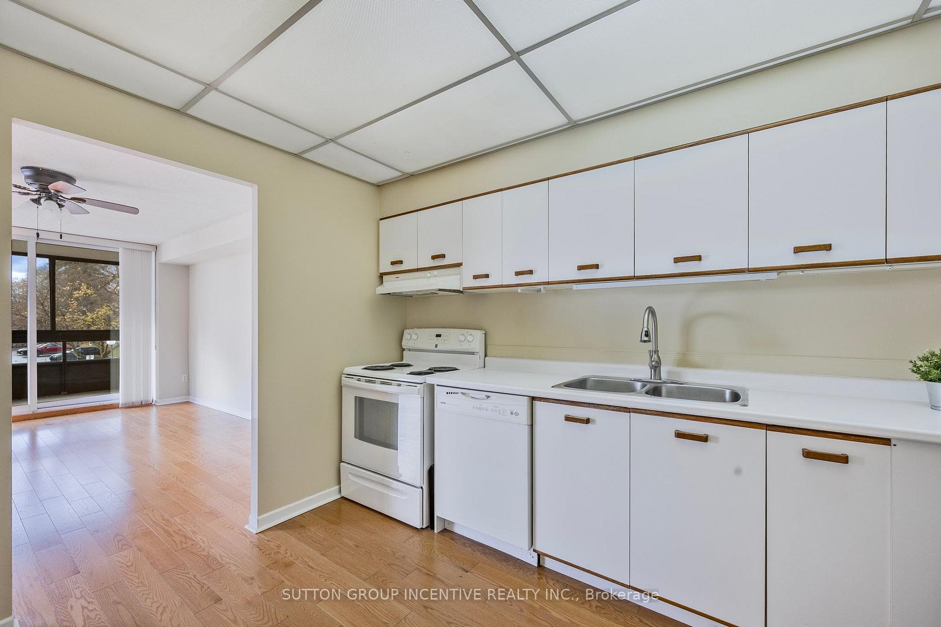 181 Collier Street Unit 104 photo 13