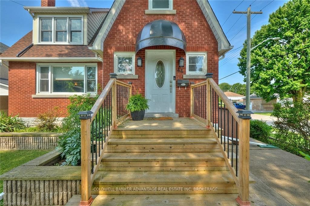44 CLARE Avenue photo 4