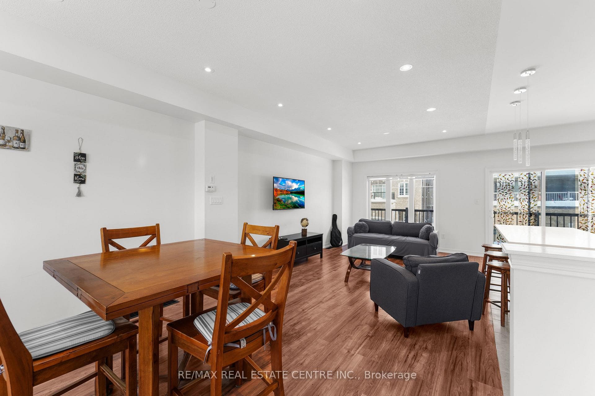 17 Devineridge Avenue photo 9