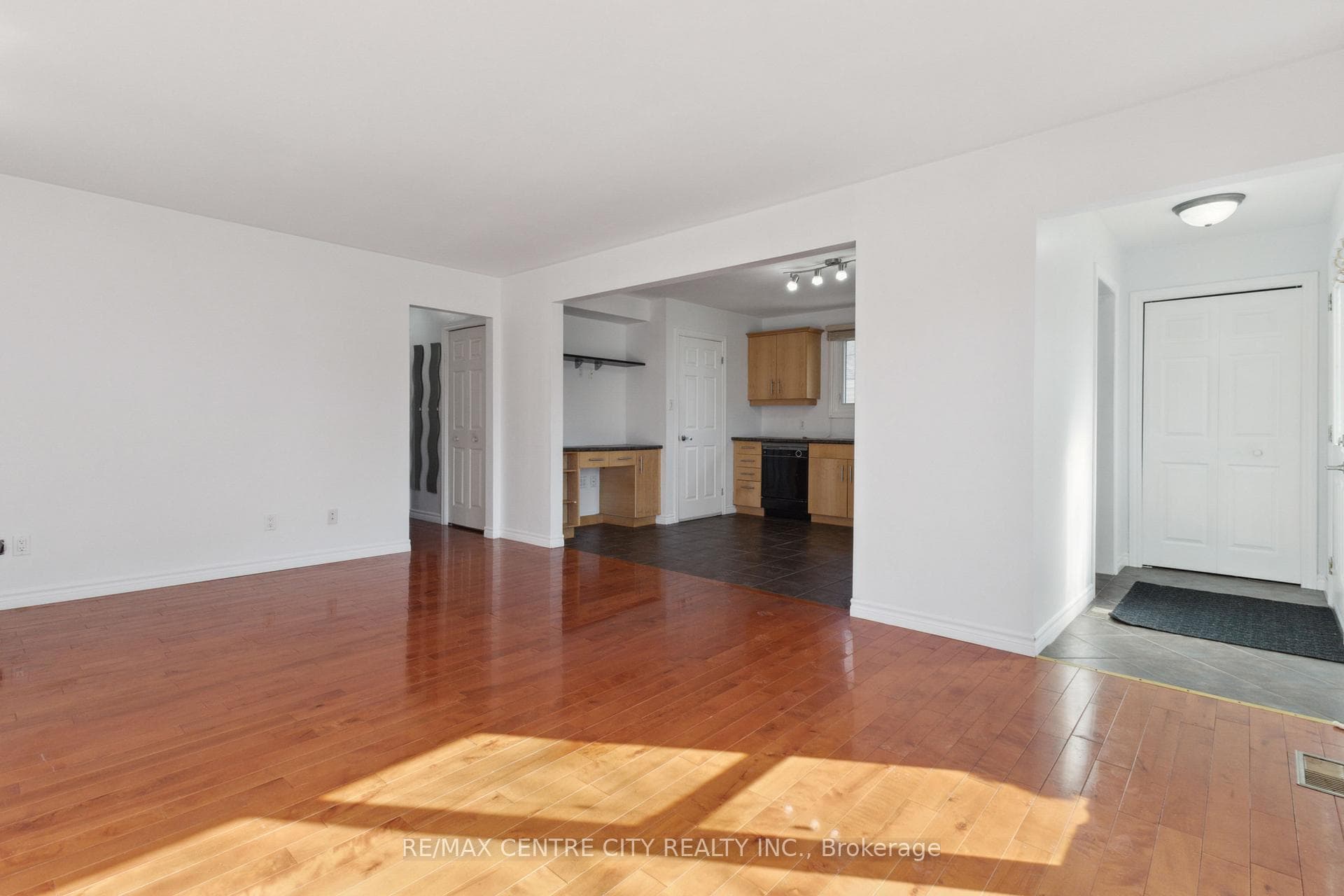 50 Stroud Crescent photo 8