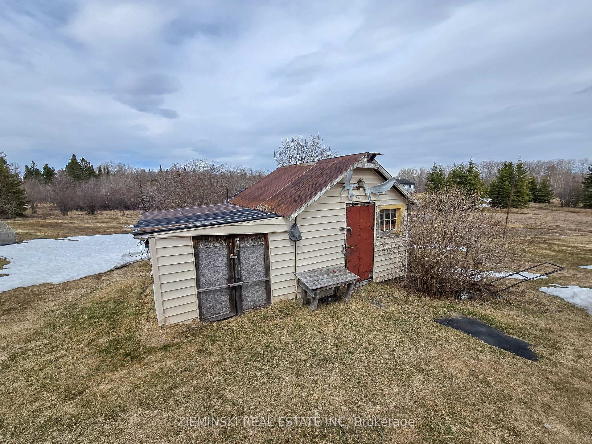 2896 101 Highway photo 29