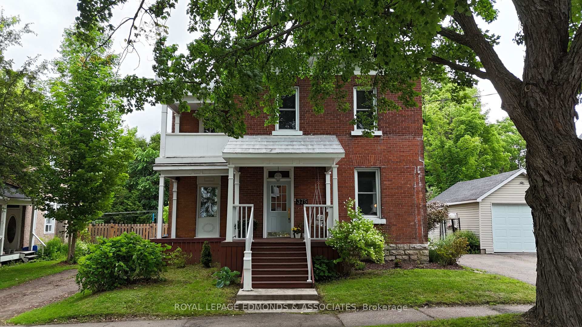 375 Centre Street photo 1