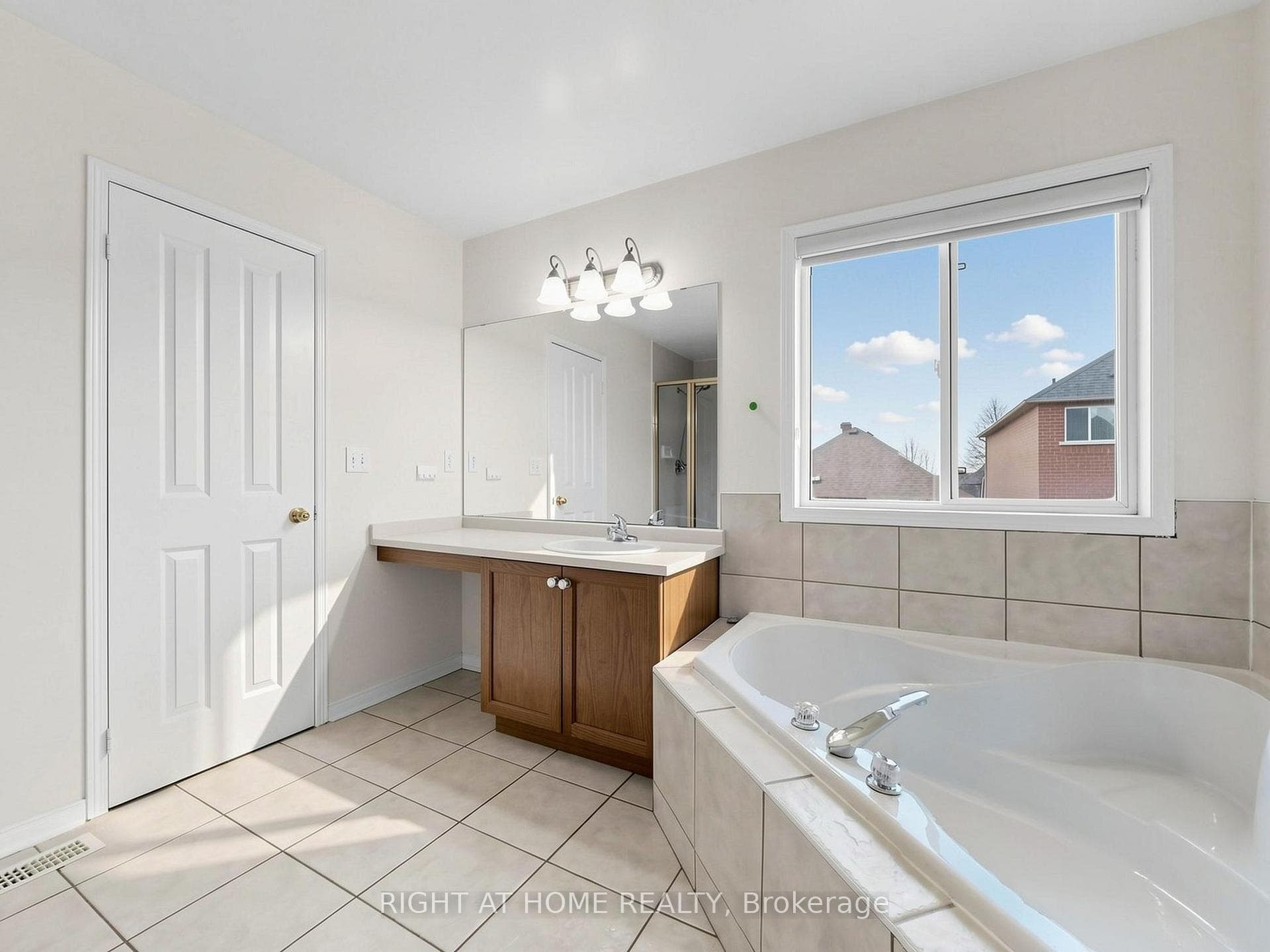 En-suite bathroom