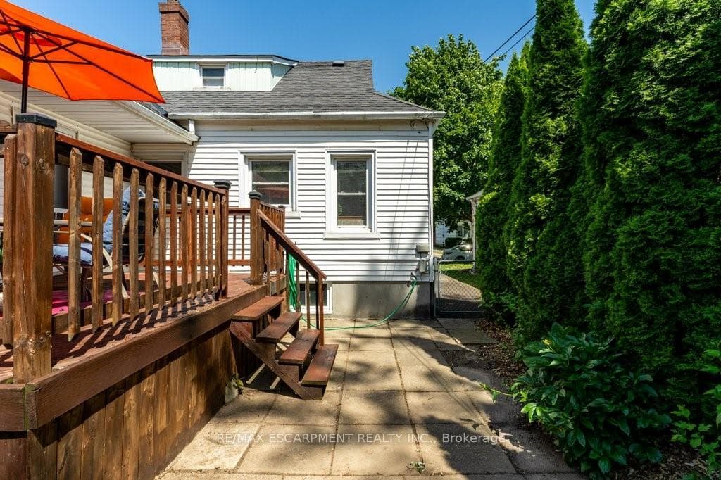 19 Columbia Street photo 34