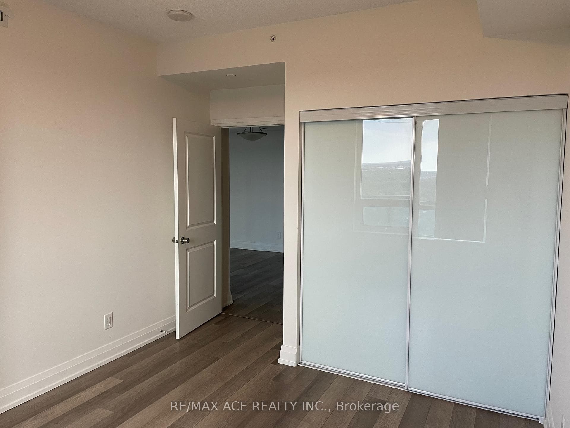 7165 Yonge Street Unit 1902 photo 18