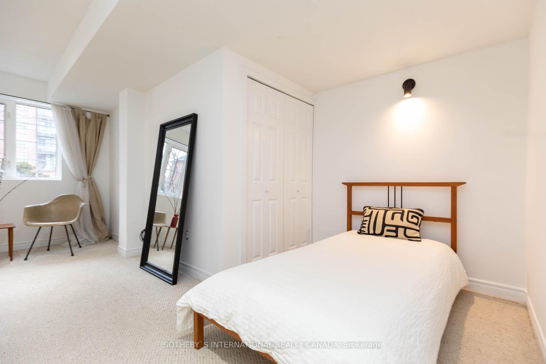 16 Natalie Place Unit B photo 9