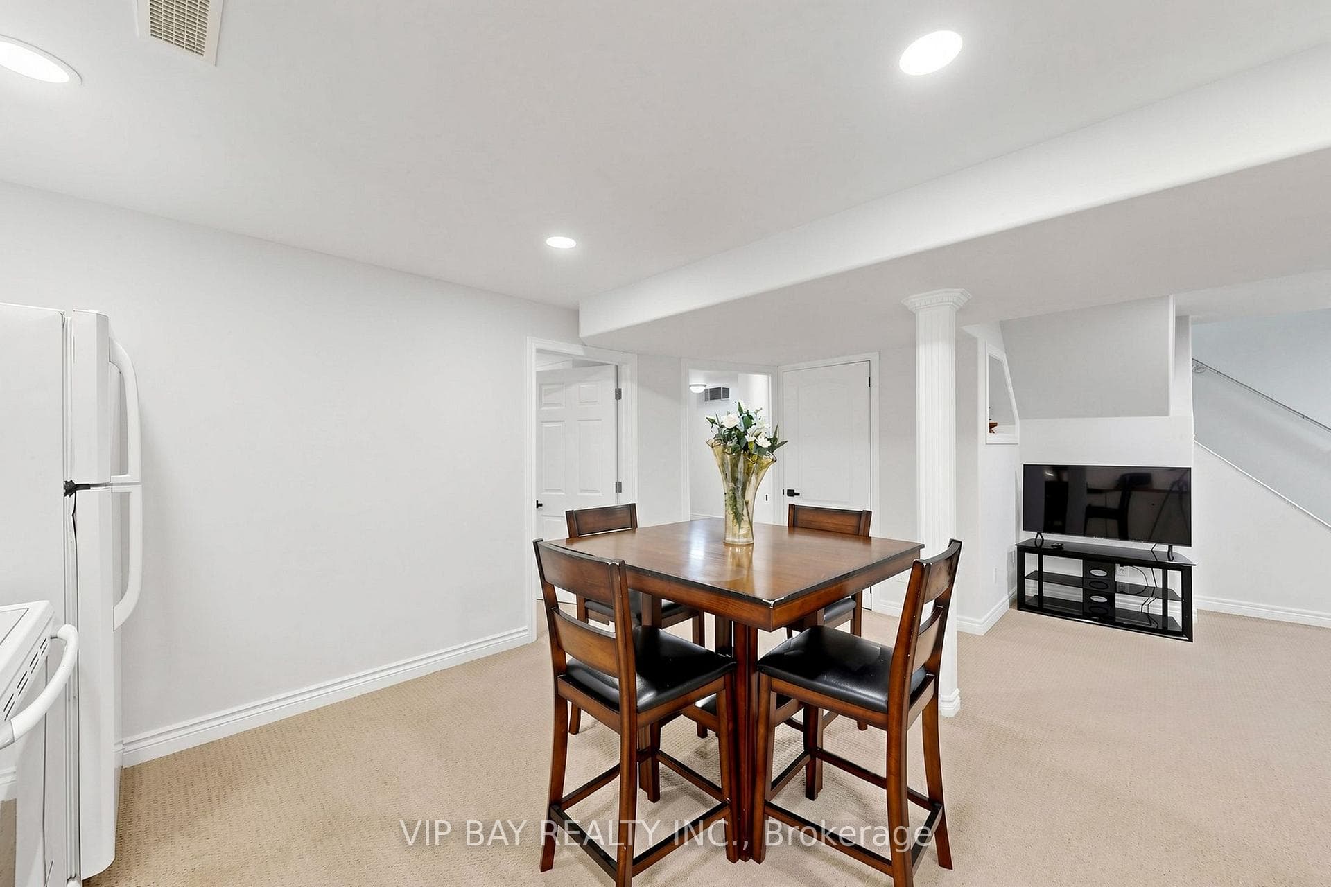 77 Amberview Drive photo 35