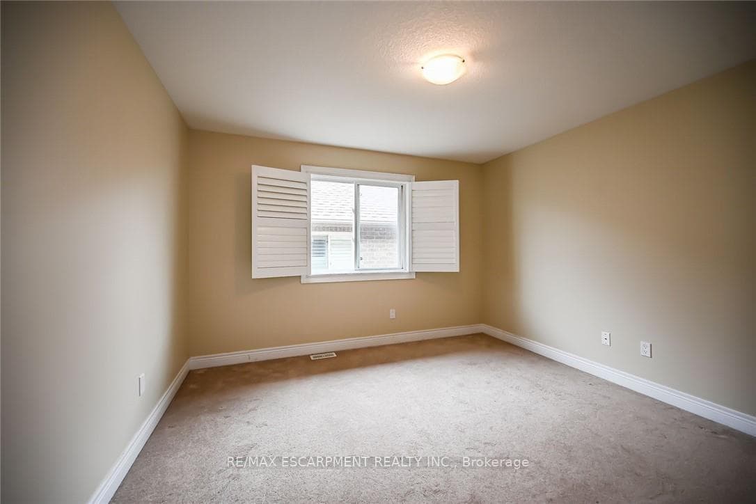 143 Davinci Boulevard photo 33