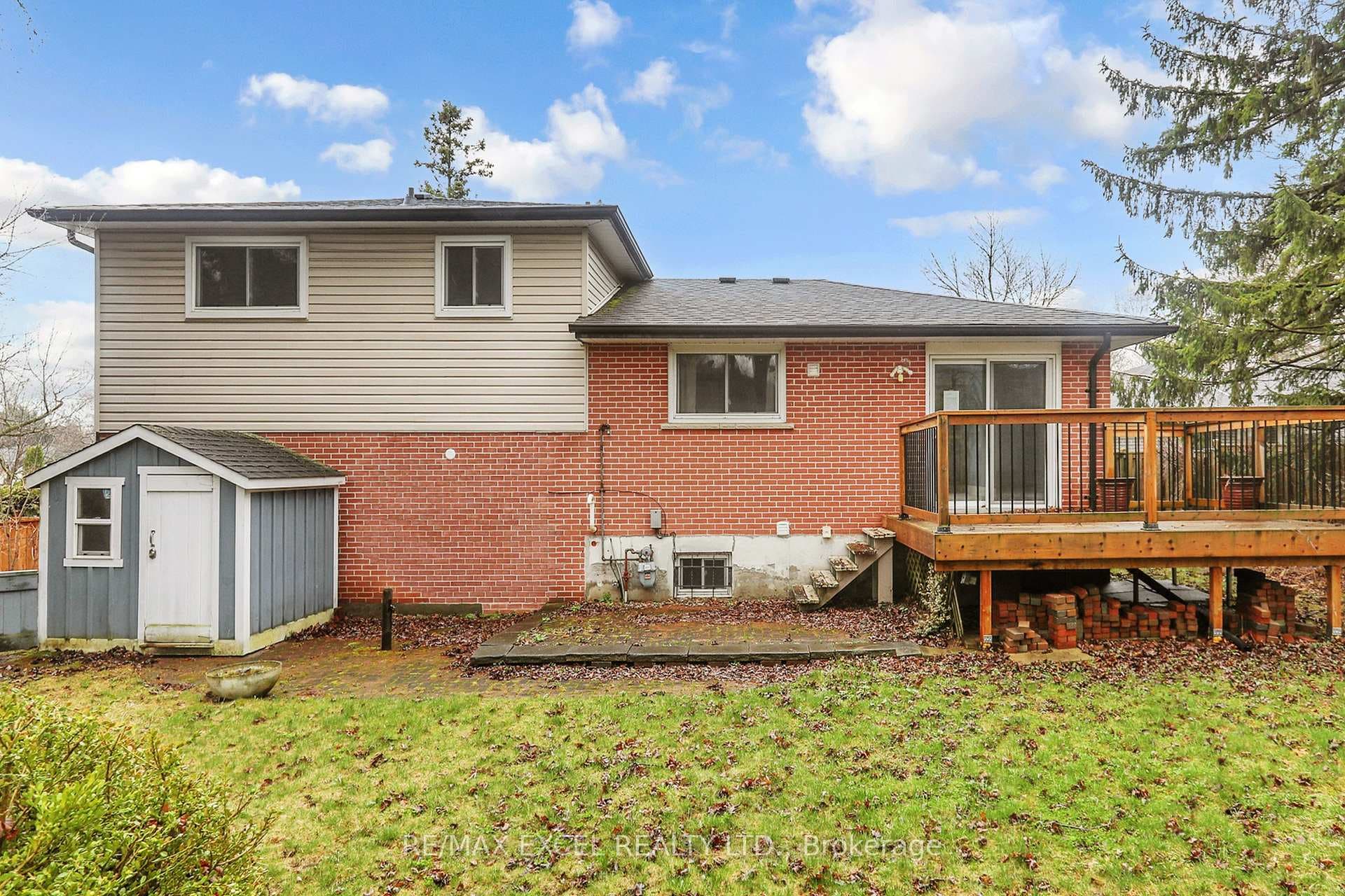 835 Legge Court photo 36