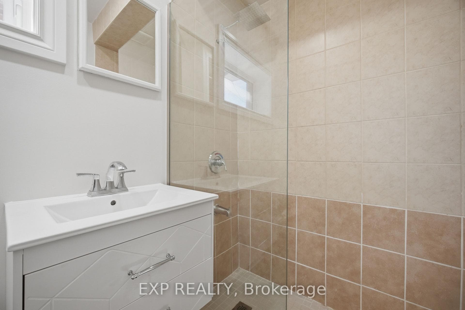 1052 Alexandra Avenue photo 17