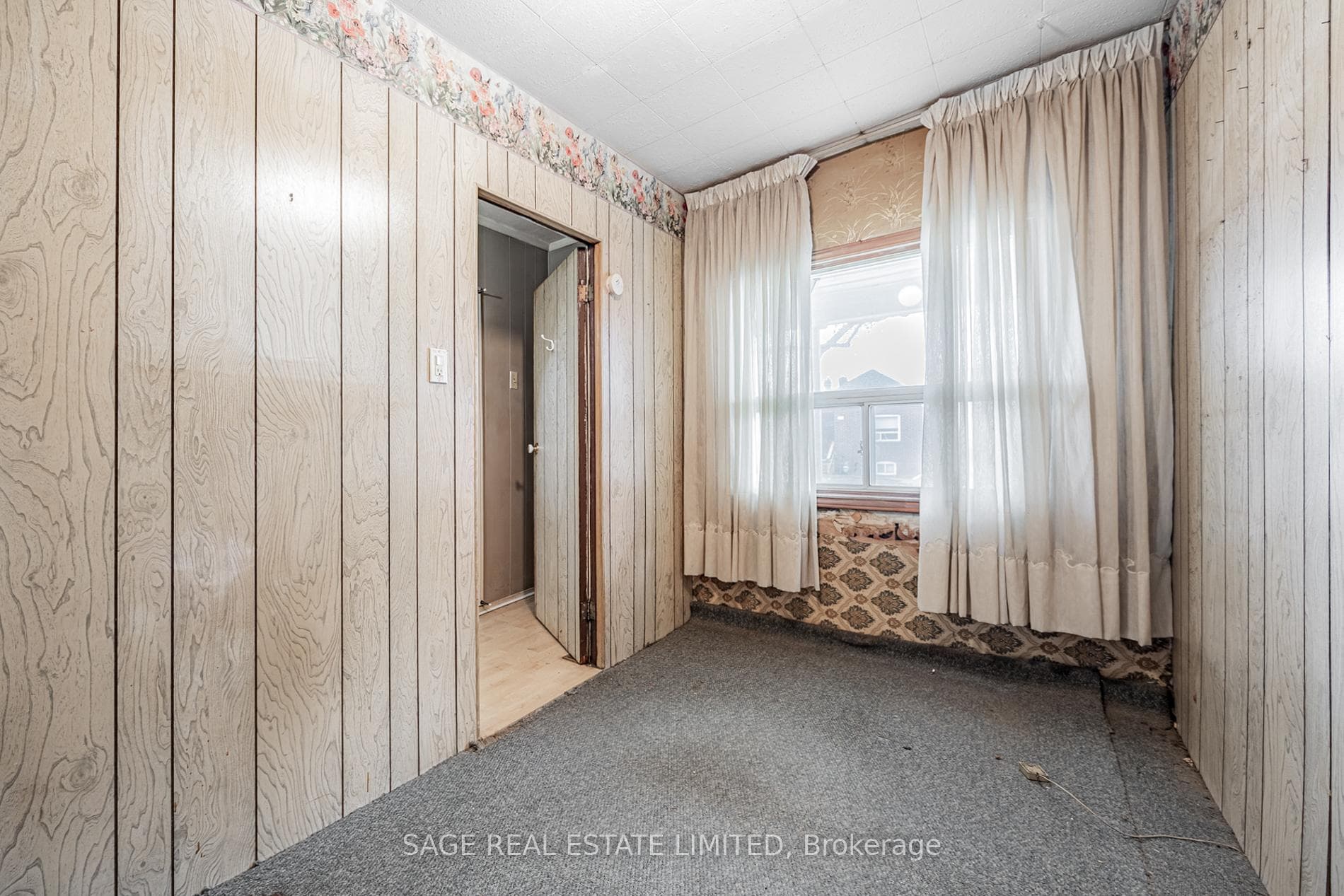 218 Aileen Avenue photo 12