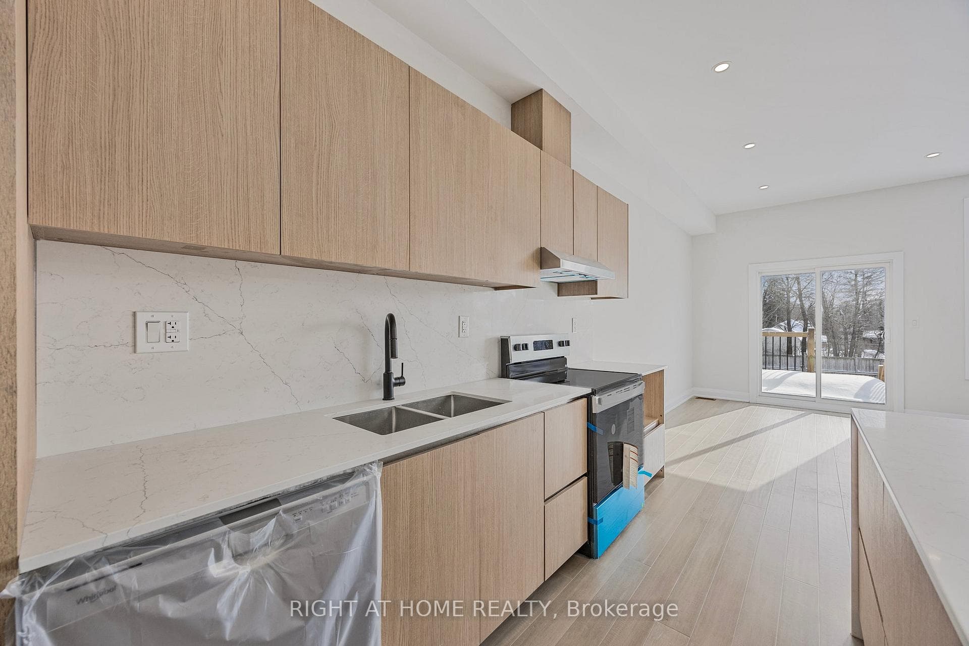 97 Sophia Street photo 5