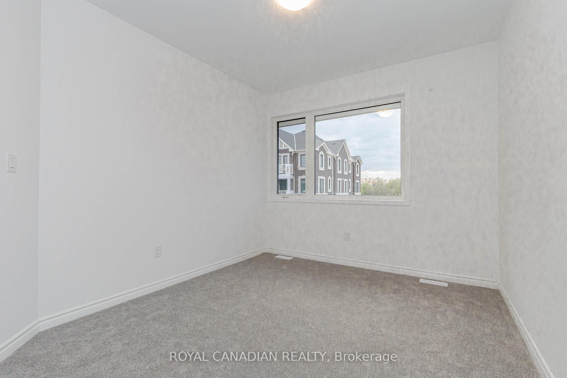1856 Thames Circle photo 36