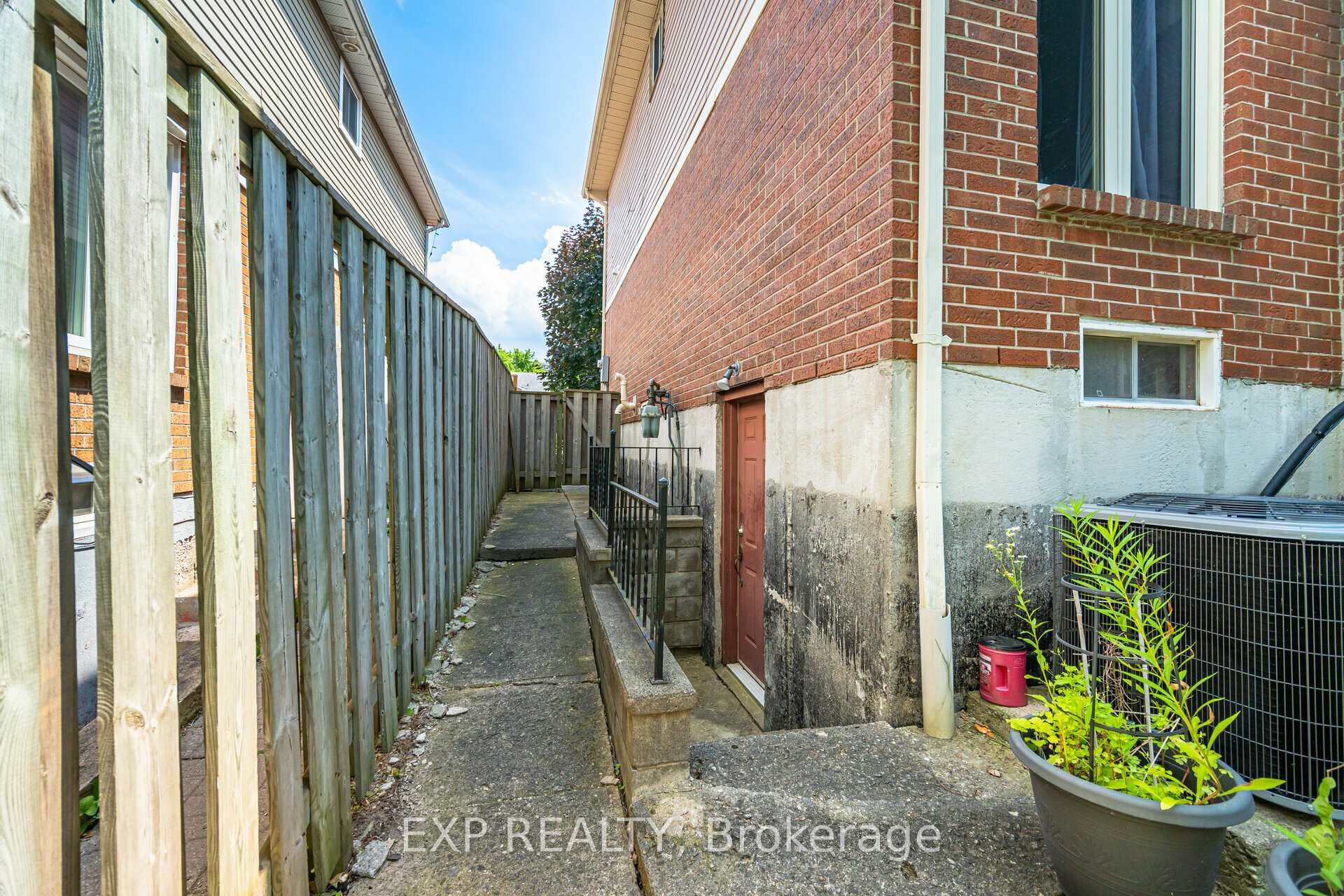 24 Howell Street photo 35