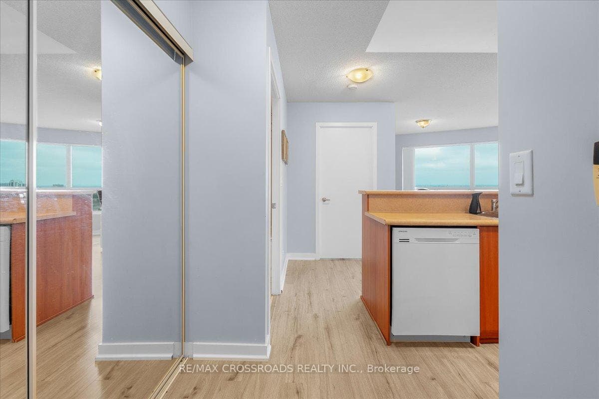 38 Lee Centre Drive Unit 1603 photo 10