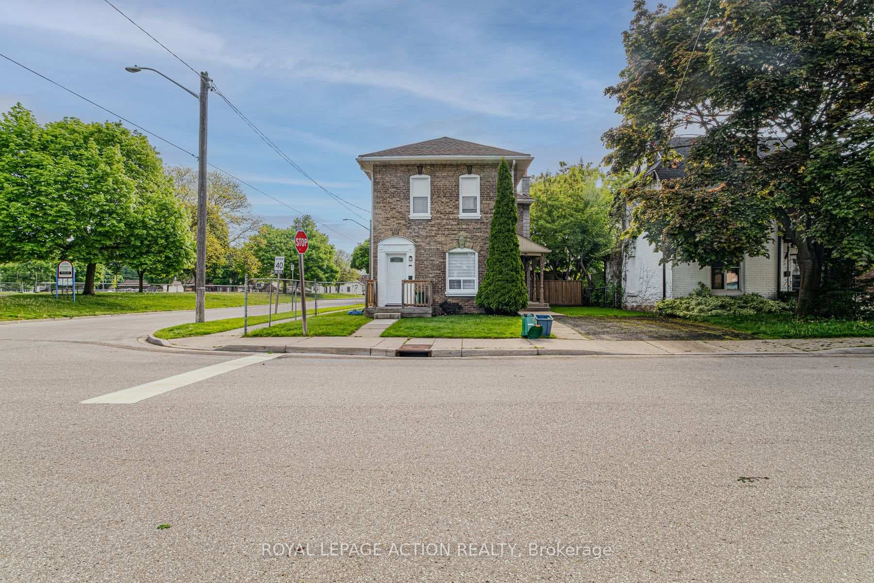 211 Brock Street photo 1