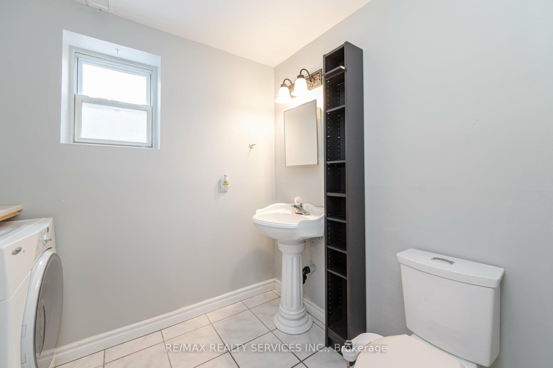 262 Tagge Crescent photo 27