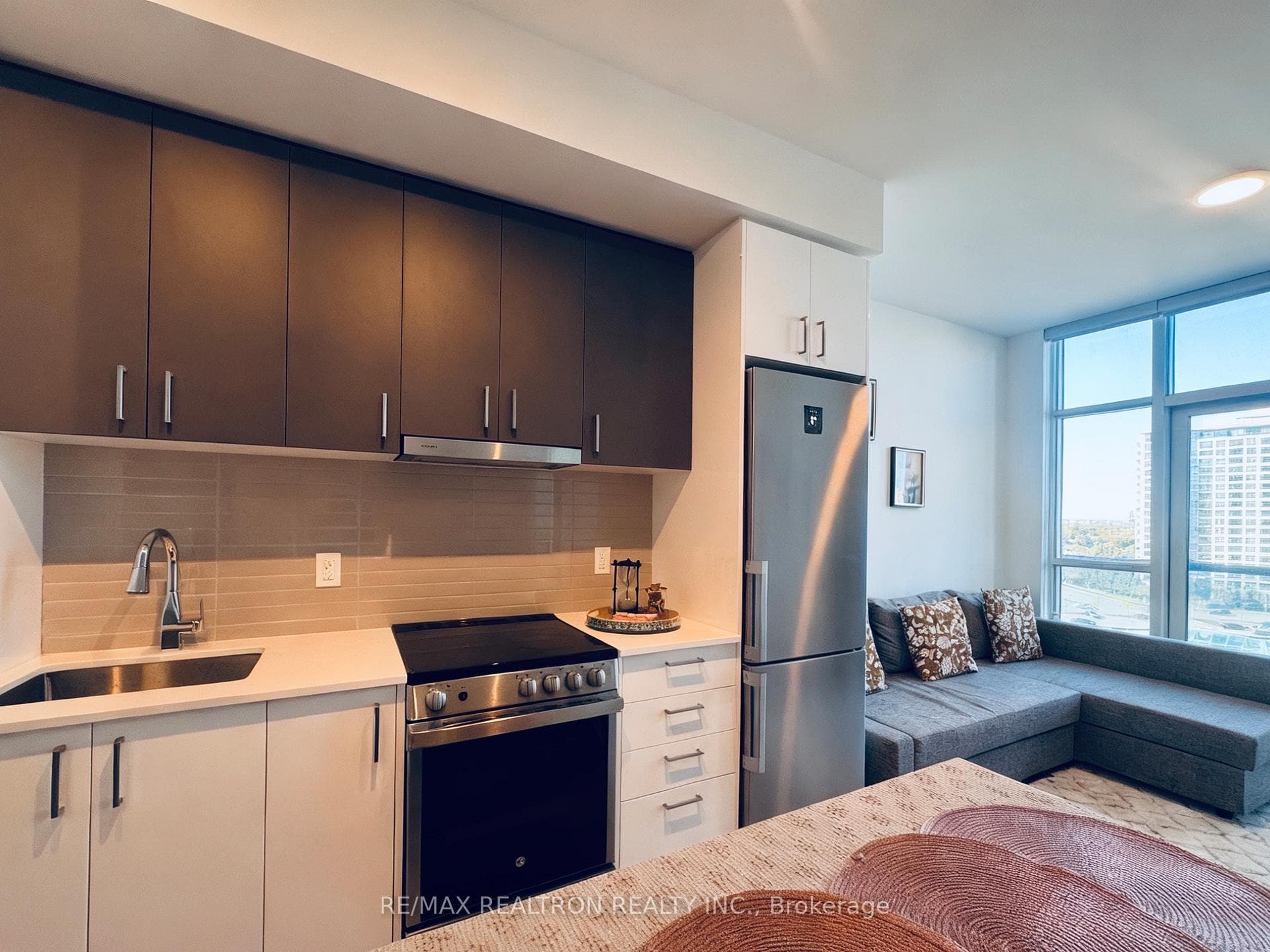 50 Upper Mall Way Unit 728 photo 8