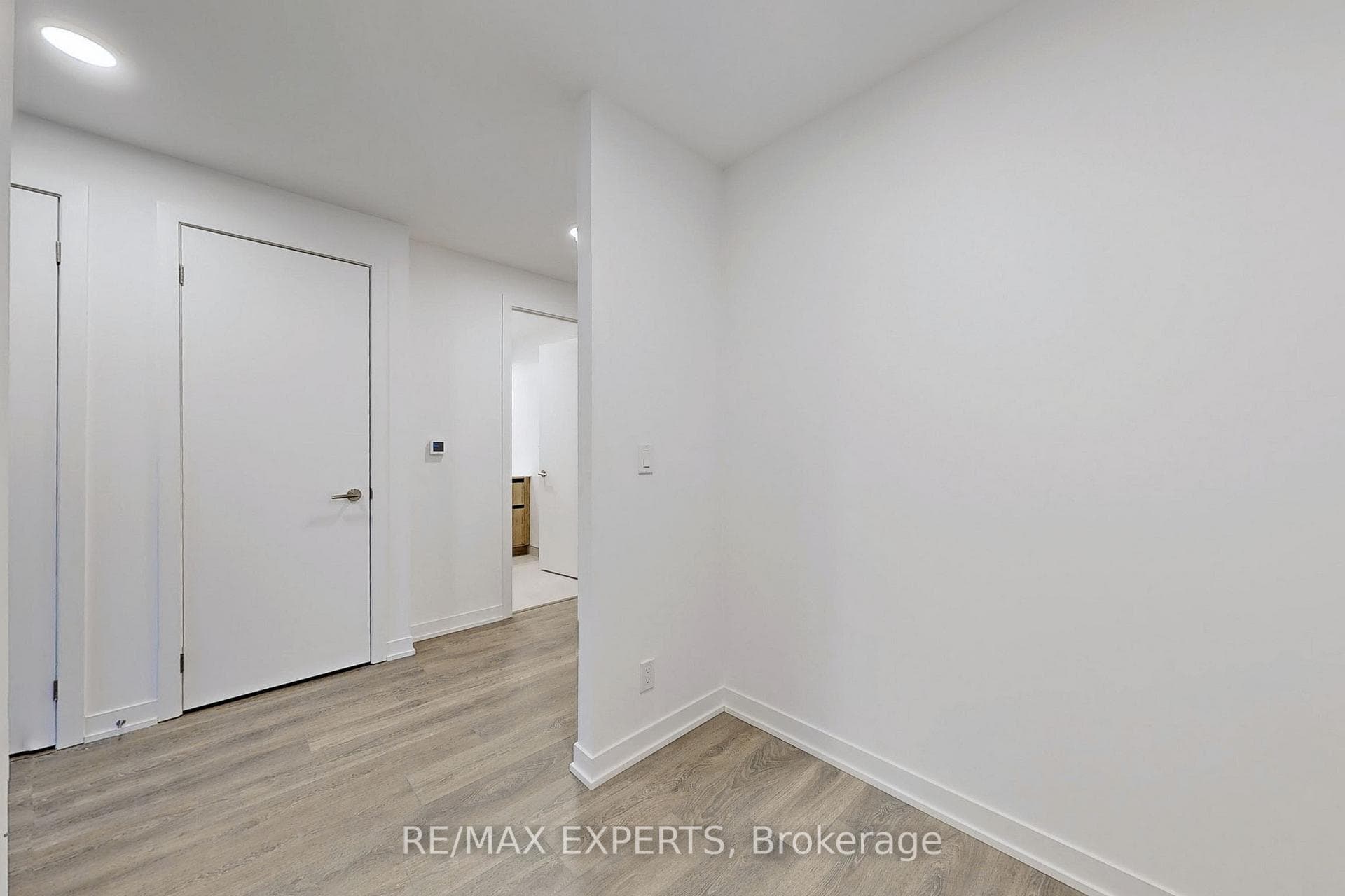 7950 Bathurst Street Unit B-808 photo 16