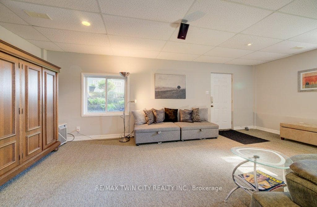 Recreation room with walkout
