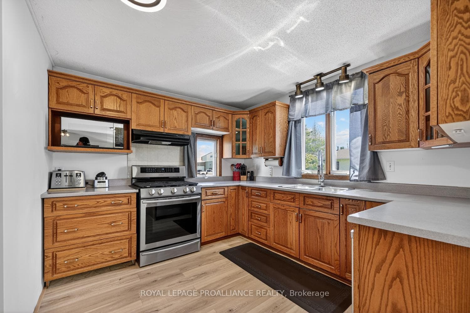 530 Gill Street photo 14