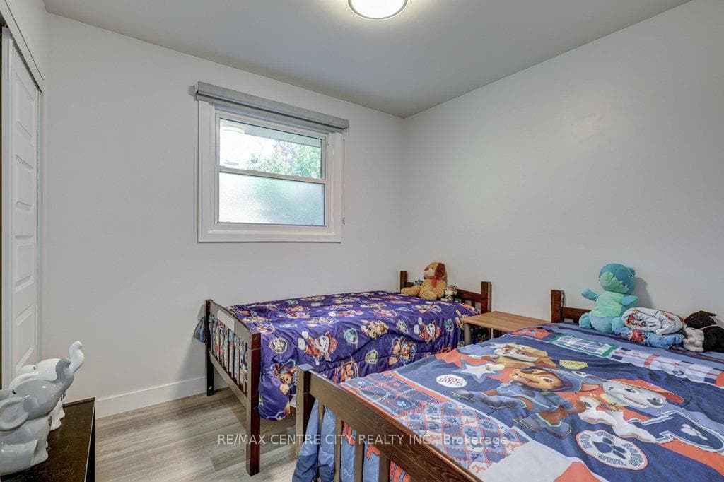 64 Moore Avenue photo 16