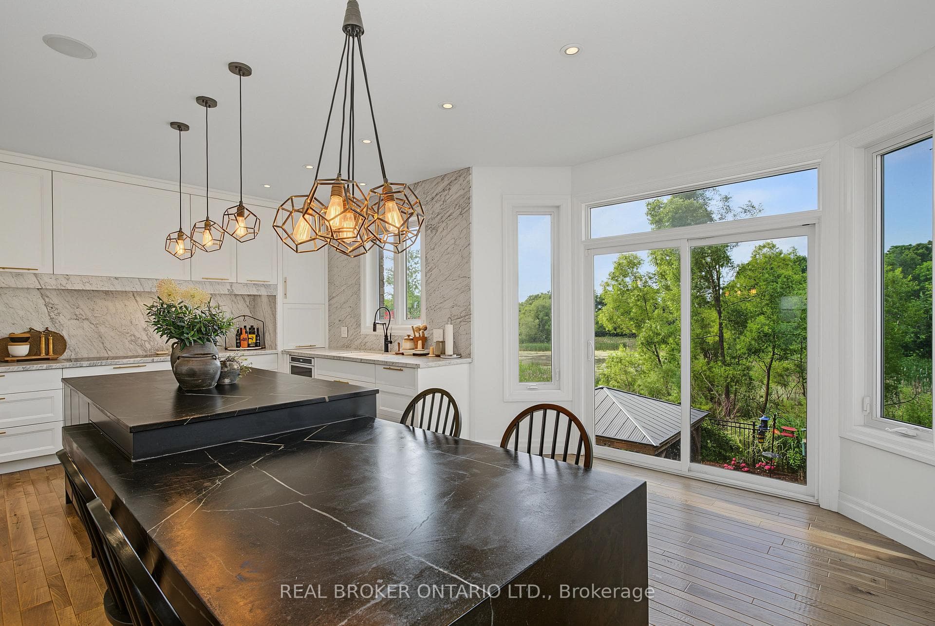 422 Rideau River Street photo 11