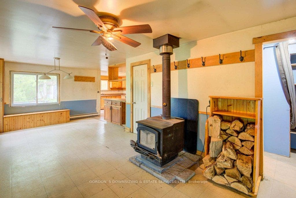 257 Westall Lane photo 16