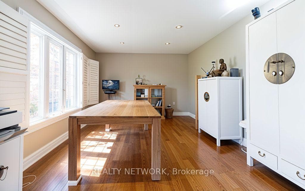 2379 Sovereign Street photo 5