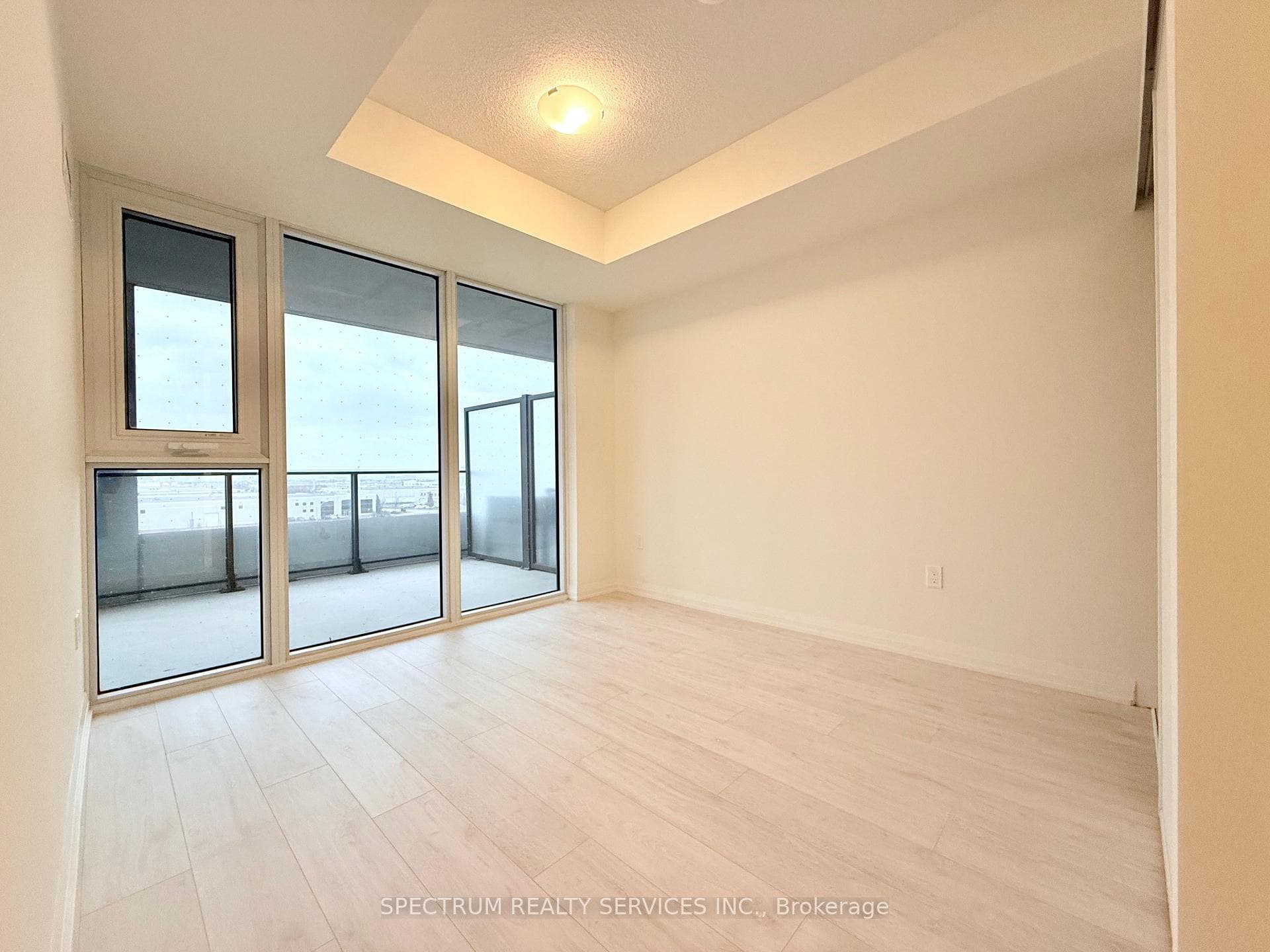 8960 Jane Street Unit 427 photo 9