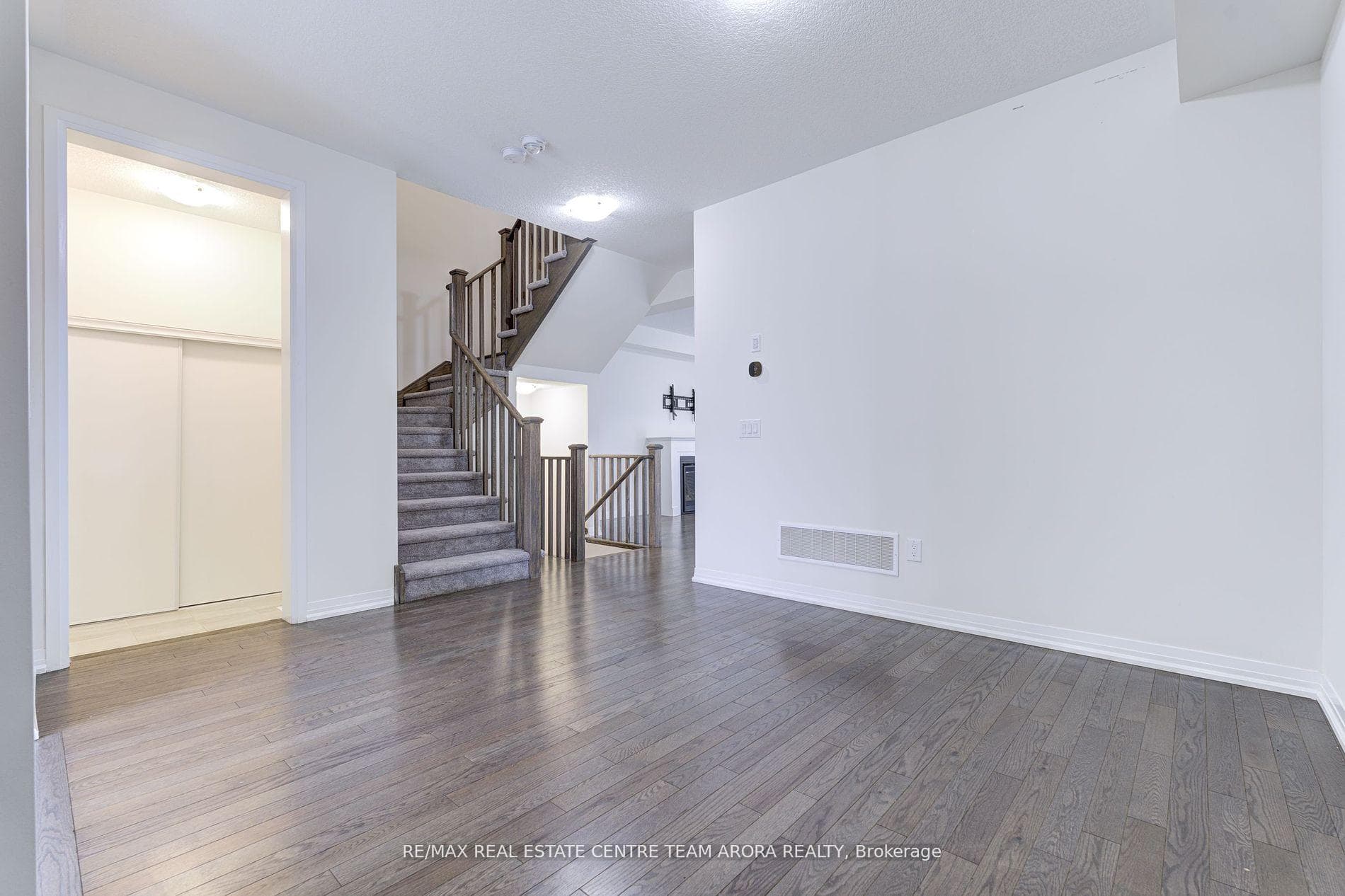 36 Crossmore Crescent photo 6