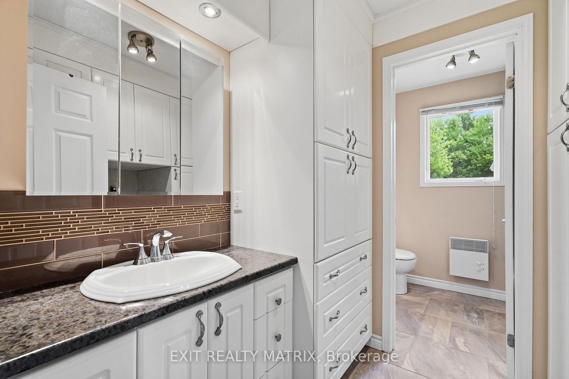 563 Lajeunesse Road photo 14