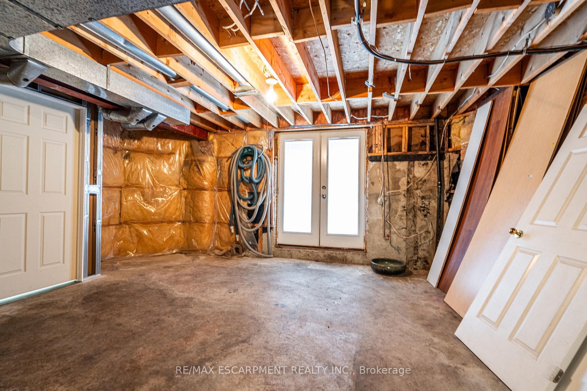 104 Lord Simcoe Drive photo 34