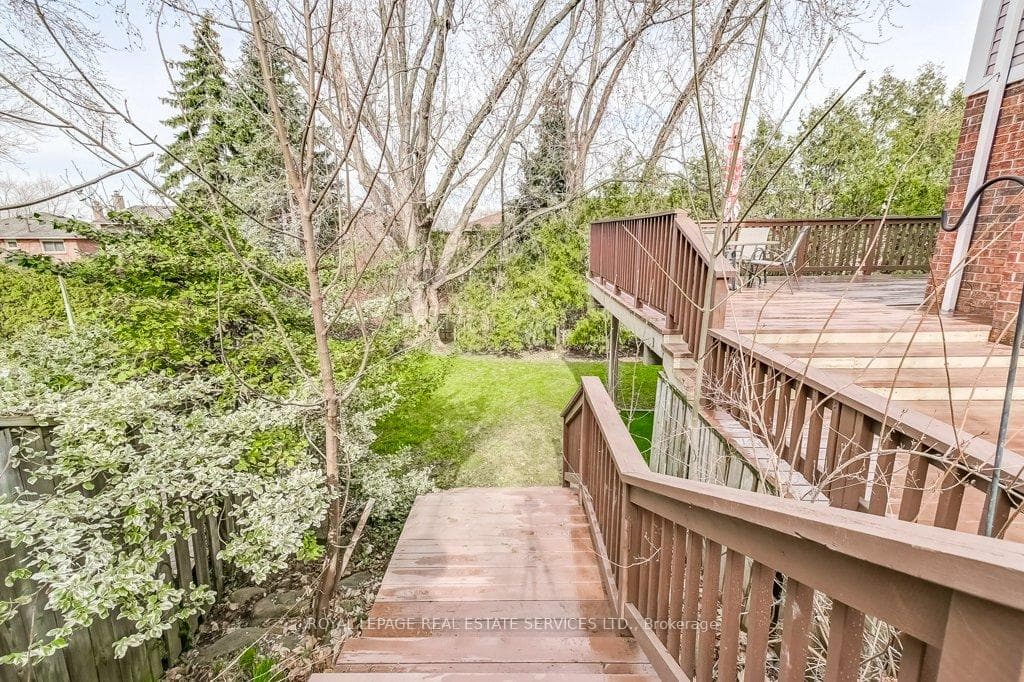 4237 Trapper Crescent photo 36