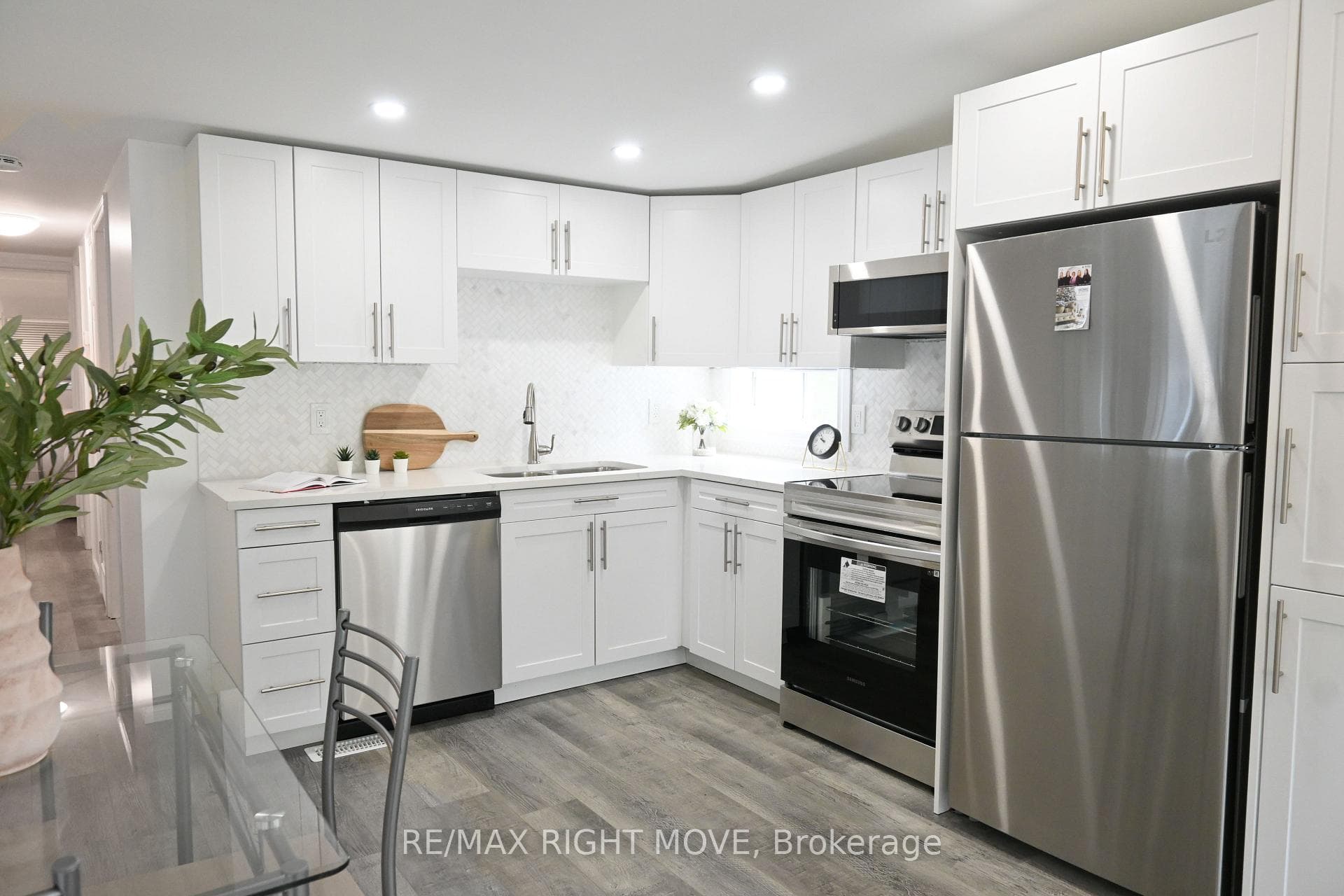 26 Dunn Avenue Unit 10 photo 8