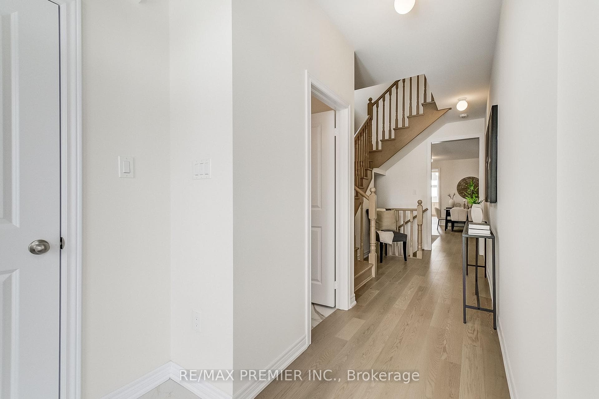 374 Boundary Boulevard photo 8