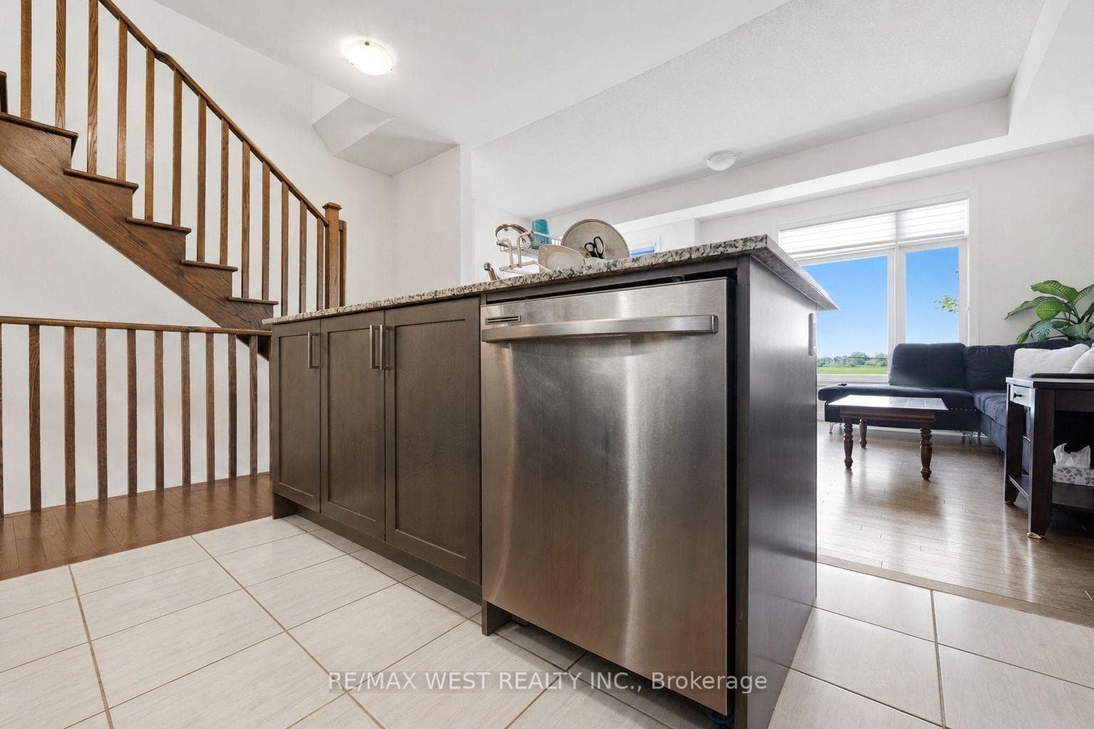 55 Holyrood Crescent photo 13